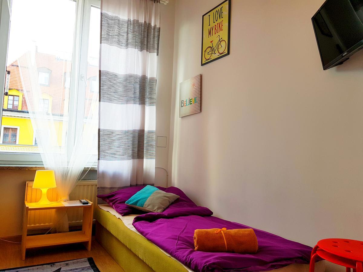 City Central Hostel Swidnicka Вроцлав Экстерьер фото