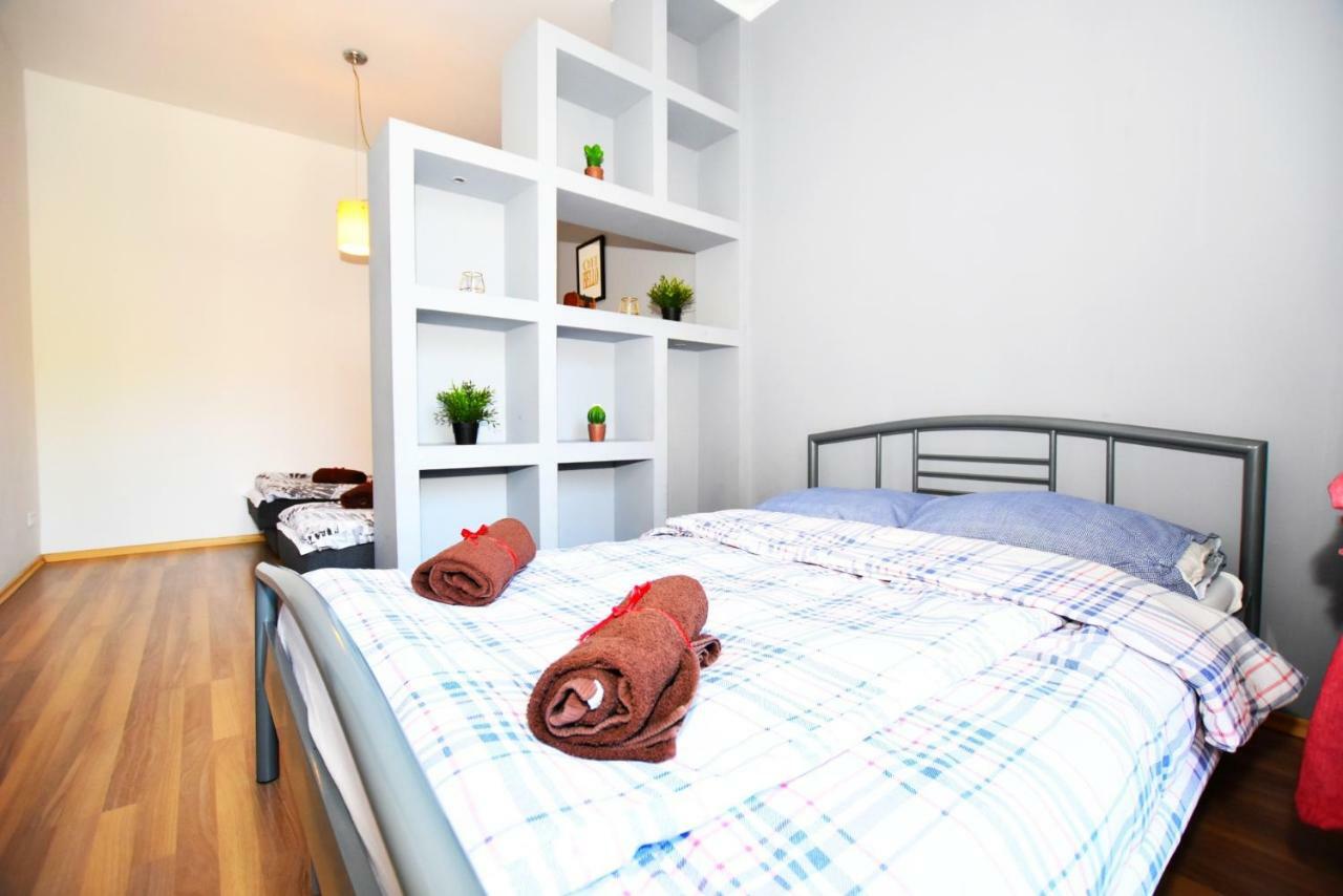 City Central Hostel Swidnicka Вроцлав Экстерьер фото