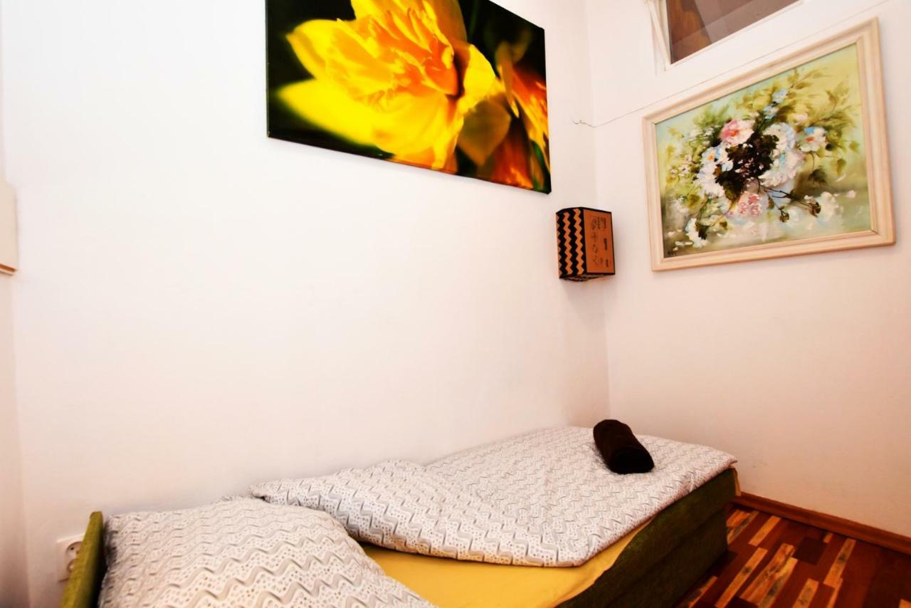 City Central Hostel Swidnicka Вроцлав Экстерьер фото