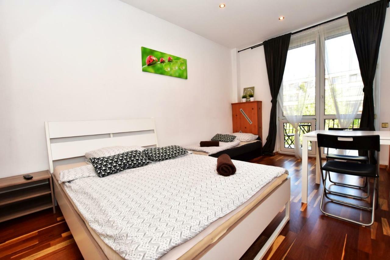 City Central Hostel Swidnicka Вроцлав Экстерьер фото