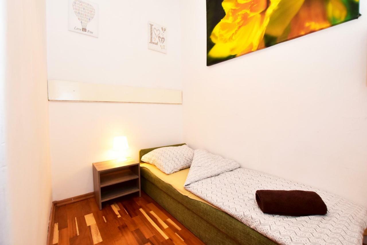 City Central Hostel Swidnicka Вроцлав Экстерьер фото