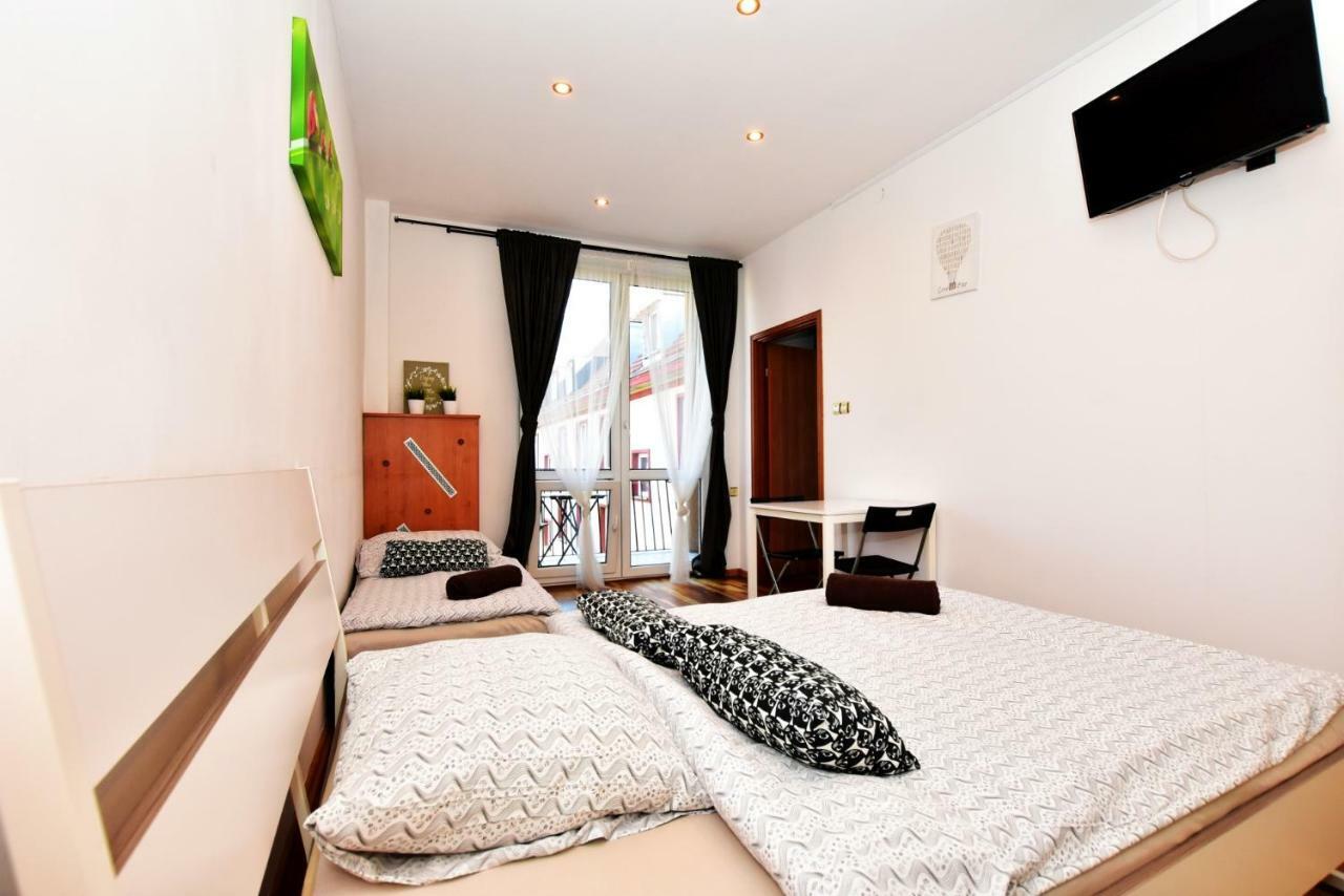 City Central Hostel Swidnicka Вроцлав Экстерьер фото
